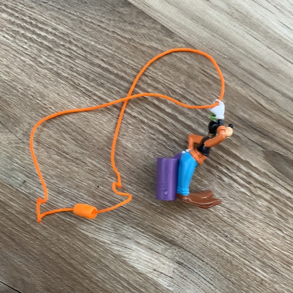 Burger King Goofy Pull Back Car plus Goofy Necklace figurine - Picture 6 of 8